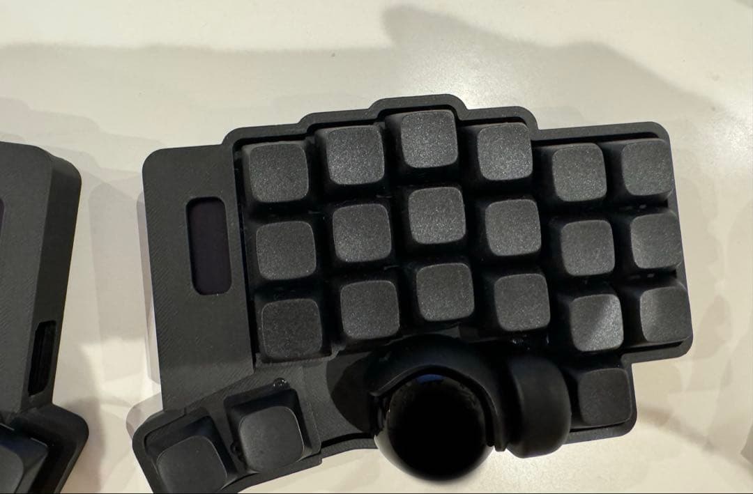 ひえお　keyball44 半田済基板+ネジスペーサー、トラボケース