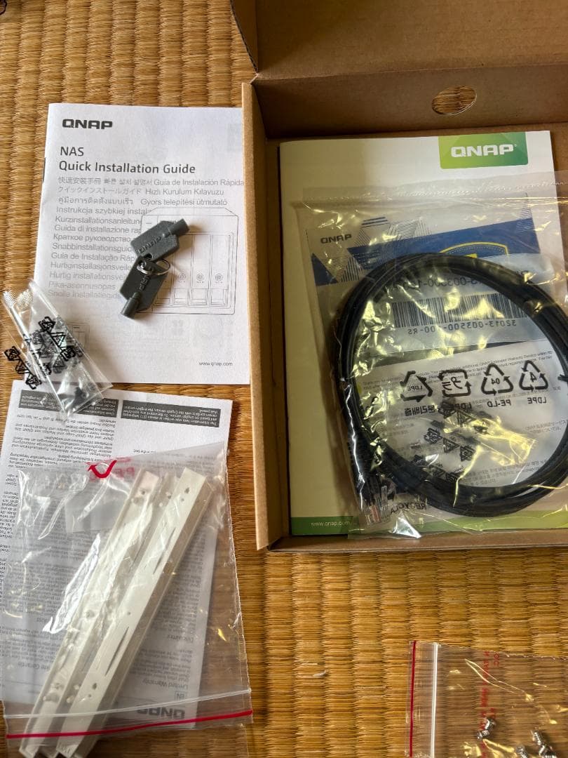 QNAP TS-231K NAS 本体と付属品