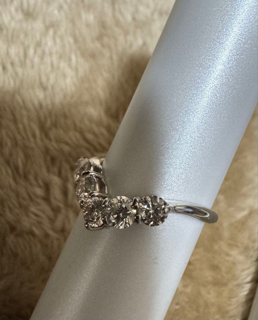 Pt900 ダイヤモンド V字 リング 1.00カラット　鑑別書付き