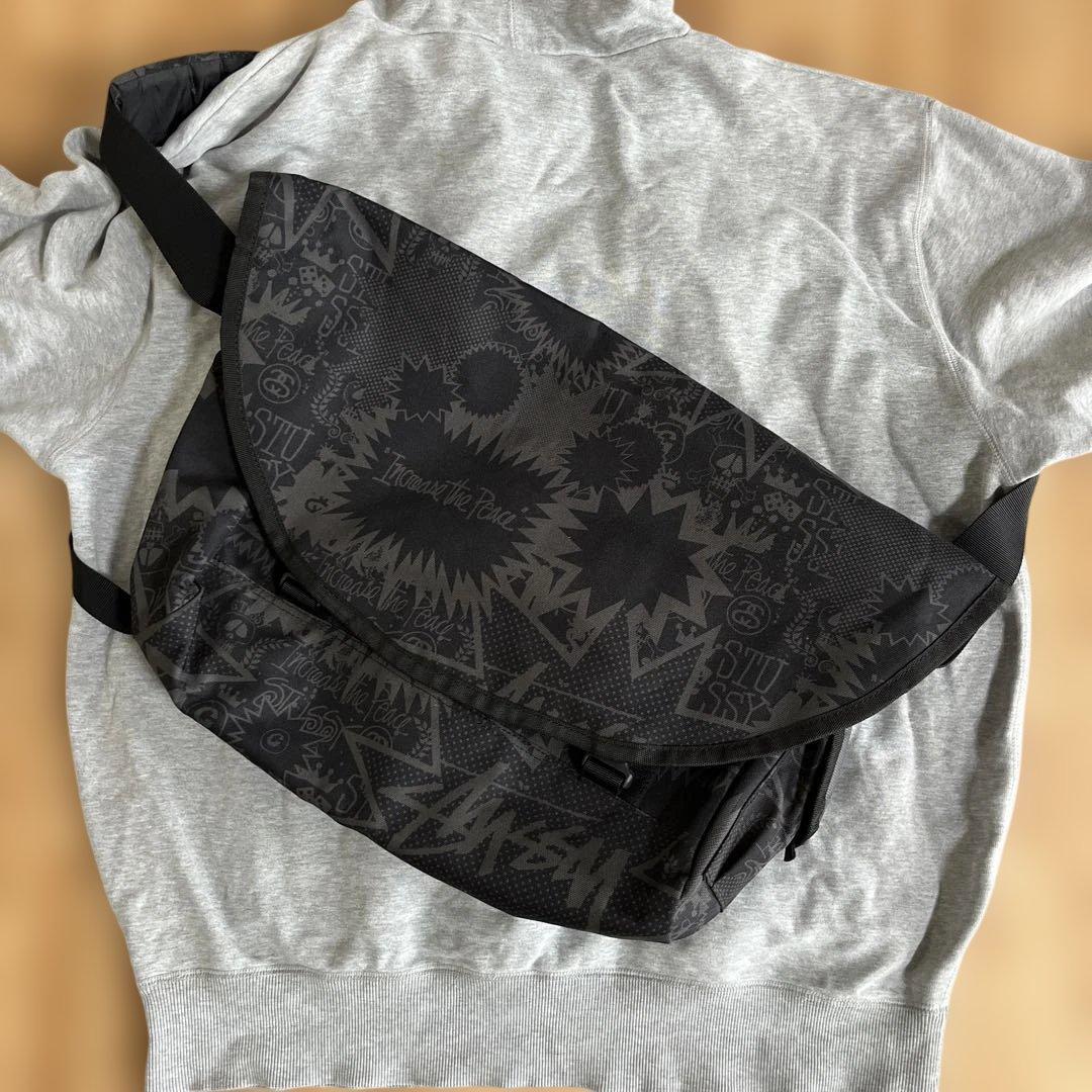 stussy 黒 ブラック グラフィックメッセンジャーバッグ ショルダーバッグ