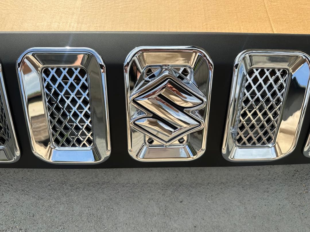 ジムニー JB64 JB74 用 フロントグリル スズキエンブレム付