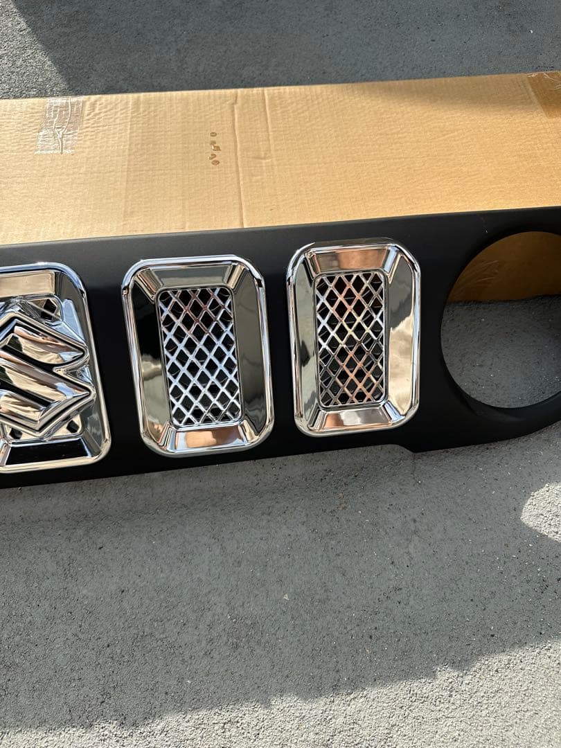 ジムニー JB64 JB74 用 フロントグリル スズキエンブレム付