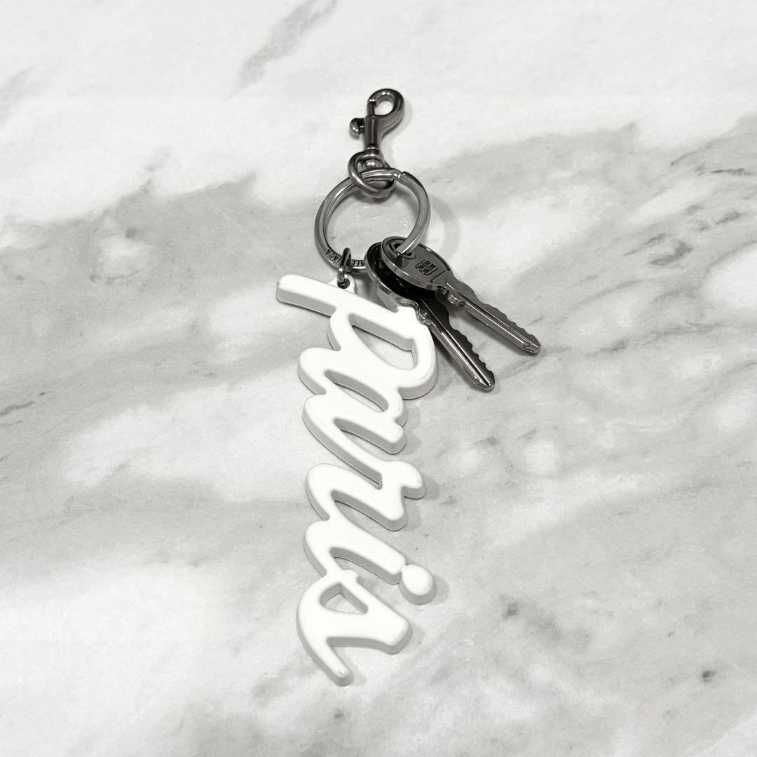 バレンシアガ　バッグ　チャーム　paris 鍵　キーホルダー　ホワイト　リング