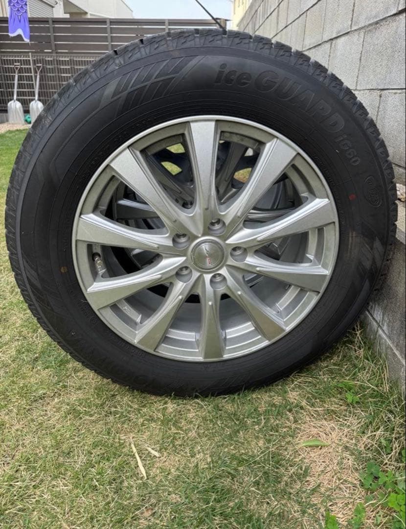 SUV用スタッドレスタイヤ　4本セット　ナット・スペーサー付