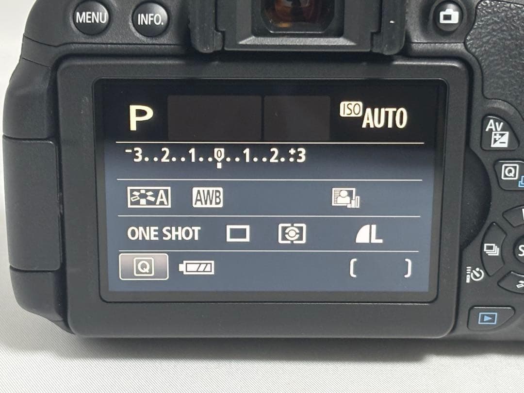 あこ ✨使用回数極少 ほぼ新品✨Canon Kiss X7iダブルレンズ