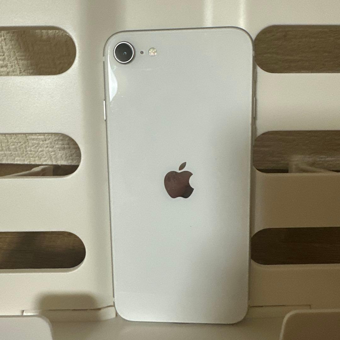 米*助様 iPhone SE（第2世代）64GB SIMフリー バッテリー84％