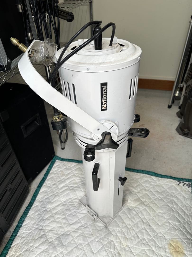 National製ステージ用ピンスポットライト灯体