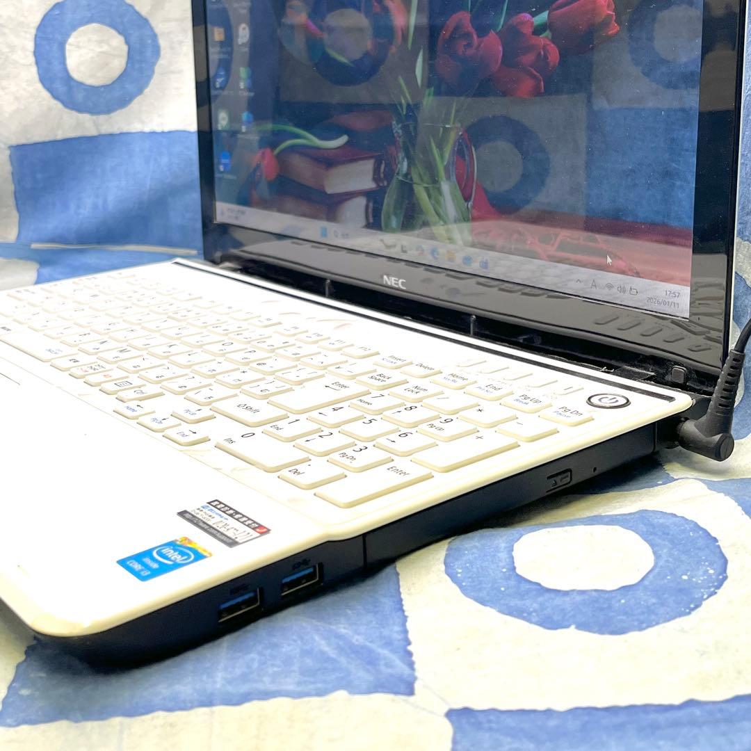 大特価！サクサク快適SSD☆人気白ノートパソコン♡ブルーレイ&カメラ！Win11