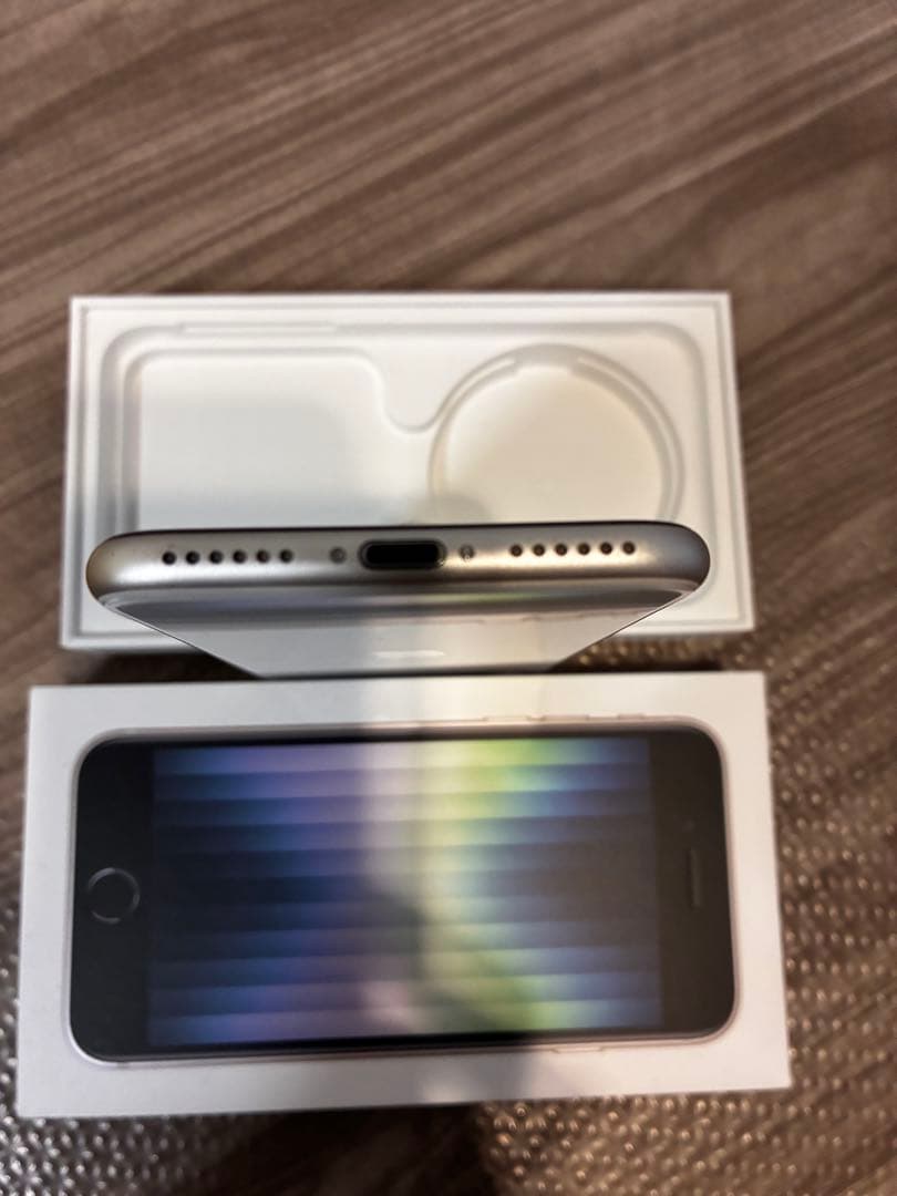 Apple iPhone SE (第3世代) ホワイト 本体 64GB