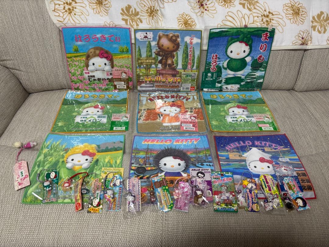 ご当地ハローキティ北海道ストラップセットとタオルセット計22個