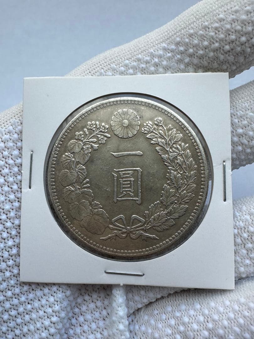 1円銀貨　明治25年 希少　一圓銀貨　一円銀貨 修正と荘印なし　銀貨　本物保証