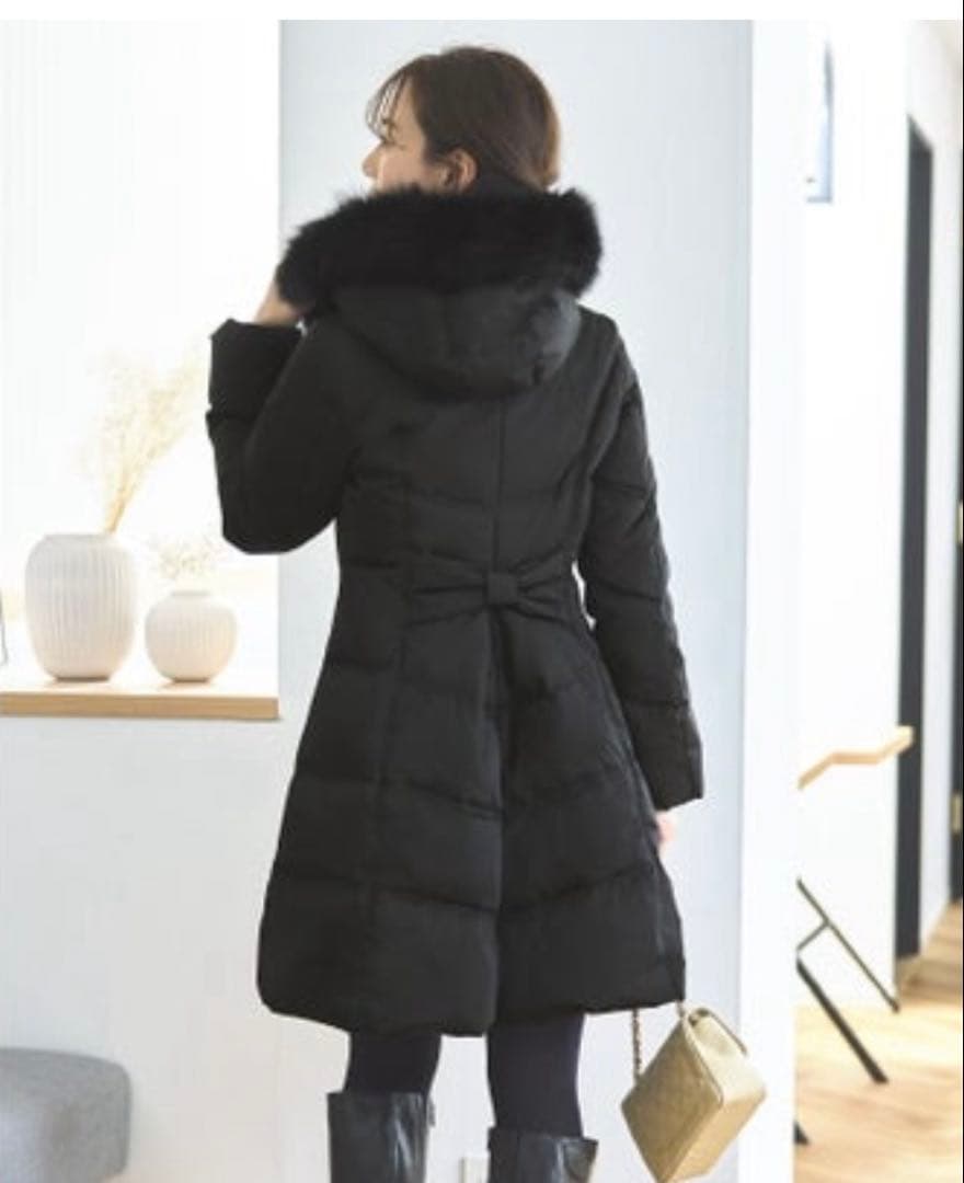 【新品未使用】ファー付きブラックダウンジャケットリボン