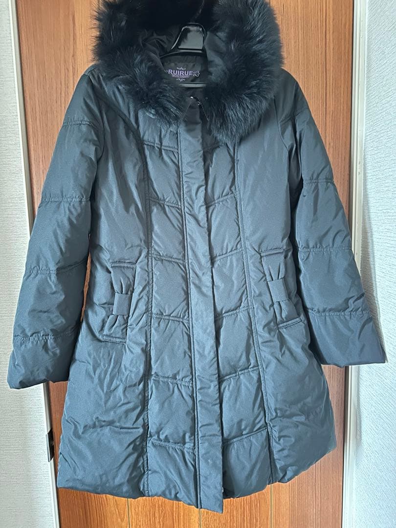 【新品未使用】ファー付きブラックダウンジャケットリボン
