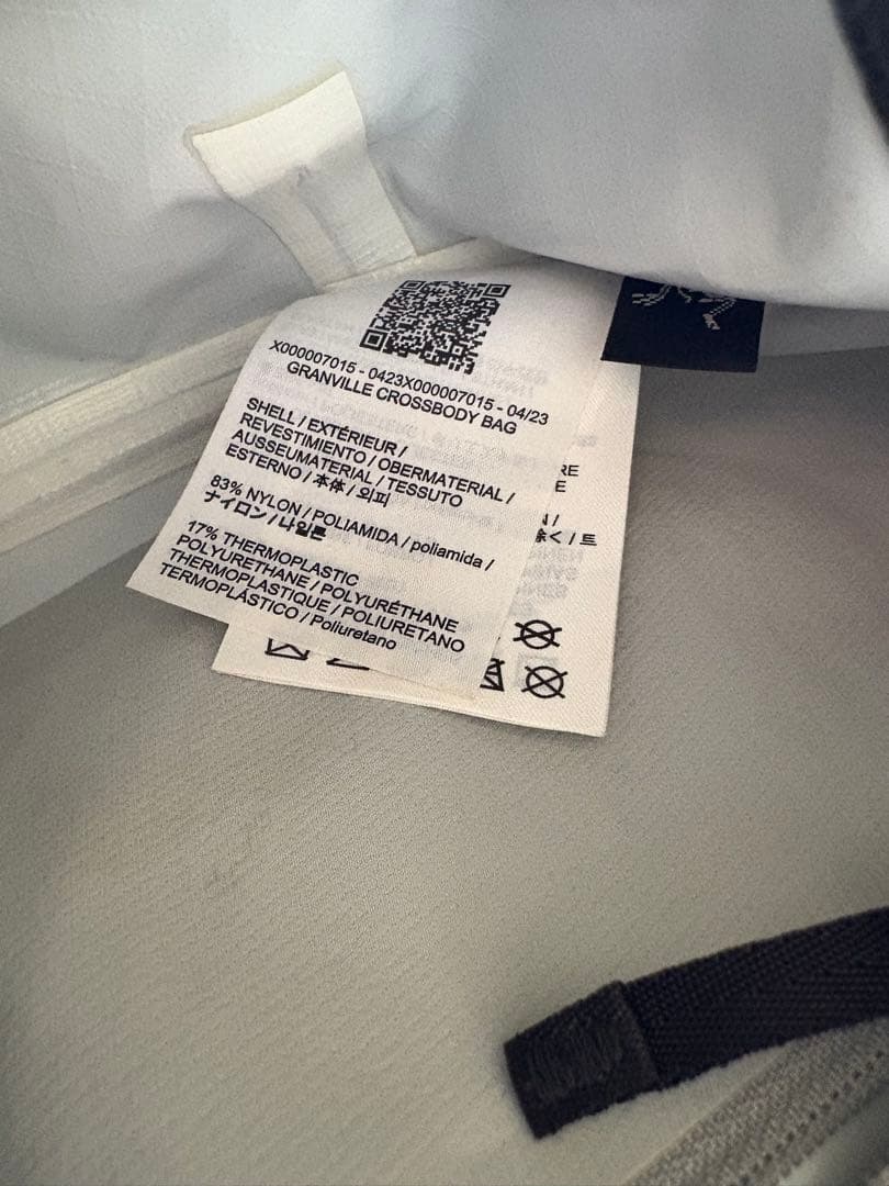 ARC’TERYX Granville Crossbody Bag 黒