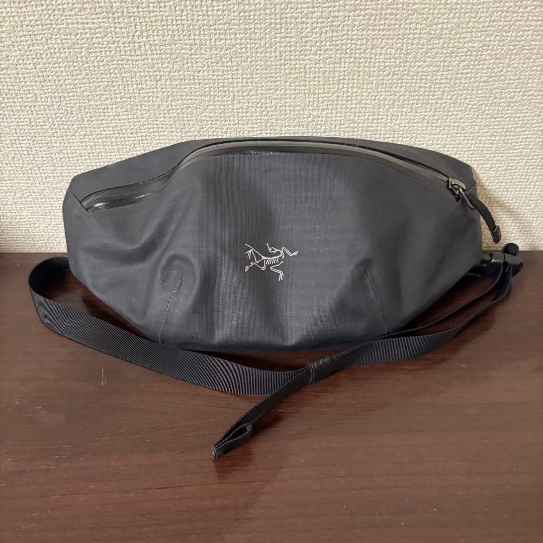 ARC’TERYX Granville Crossbody Bag 黒