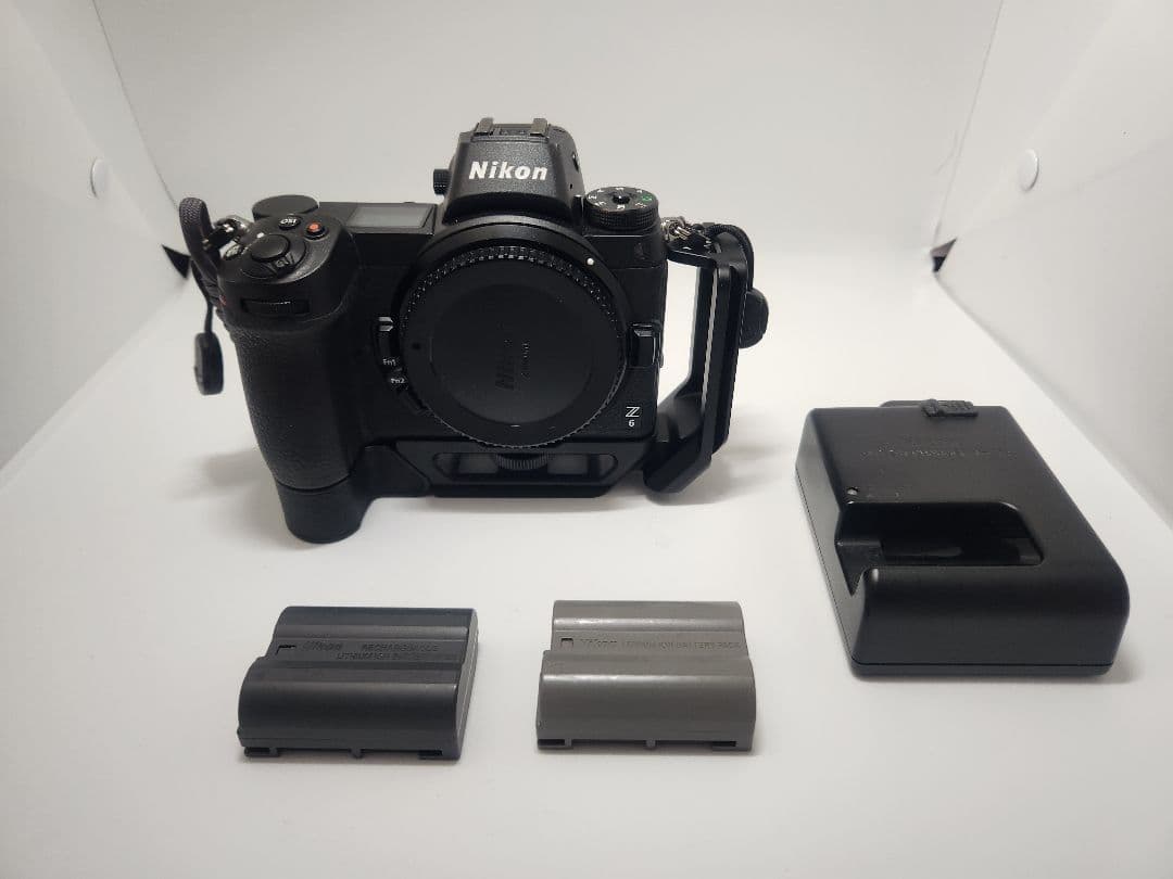 Nikon Z6　純正エクステンドグリップ/縦位置ブラケット付き