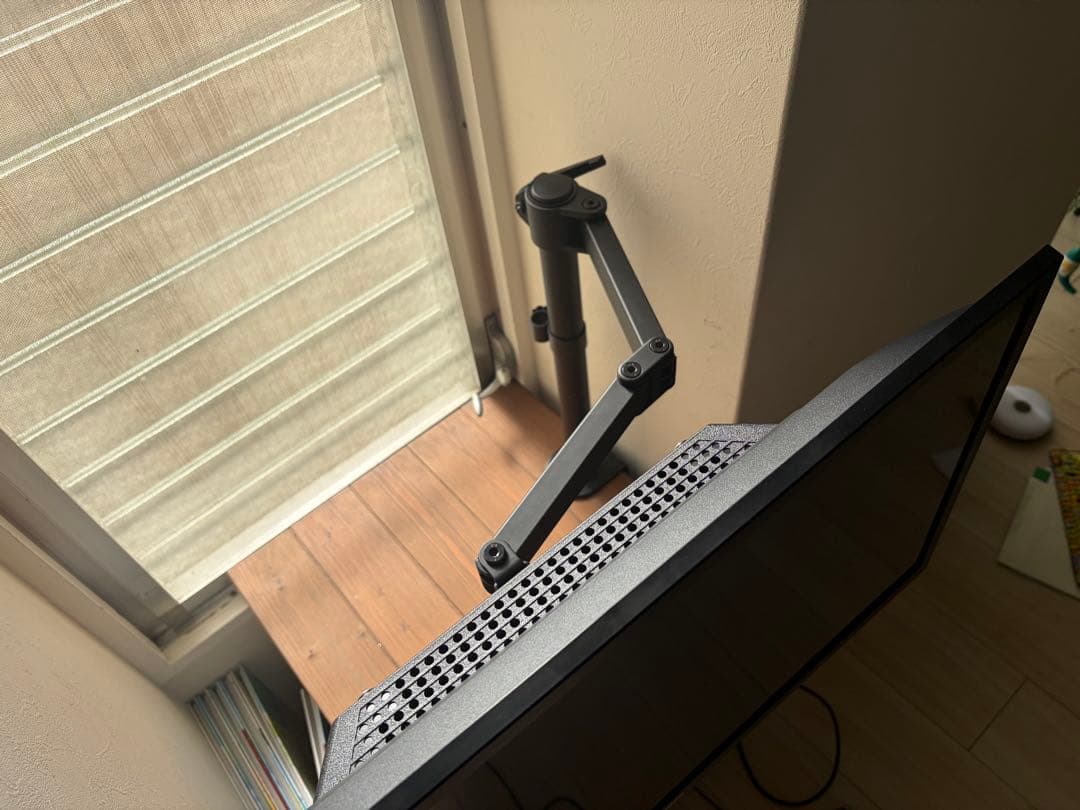 ハイセンス　24A4N 24型液晶テレビ　モニターアーム付き