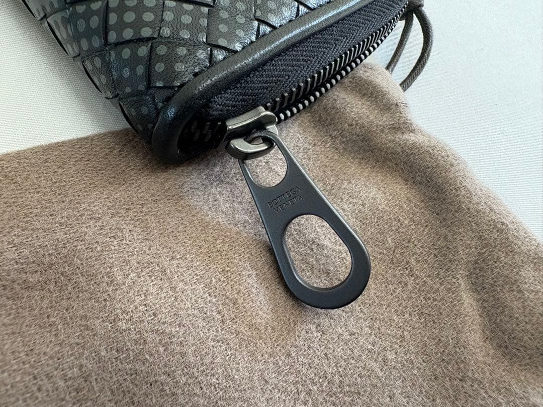 未使用Bottega Veneta ブラック、メタルグレー　レザー長財布