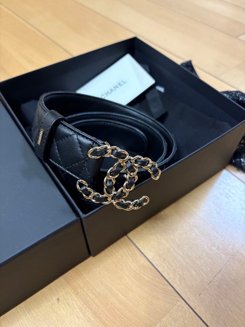 CHANEL ブラックレザー ベルト キルティング CCロゴ