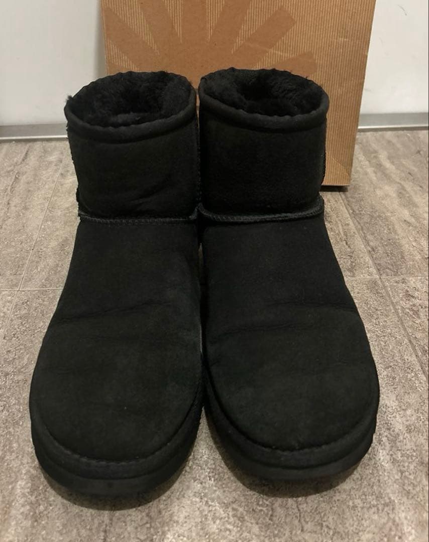 UGG クラシックミニ　ブラック　ムートンブーツ　8