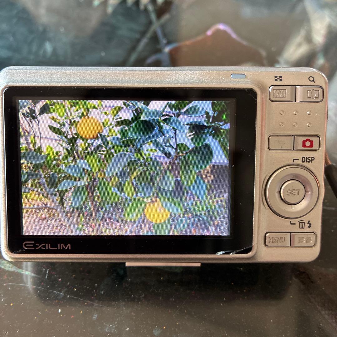 【週末値下げ】コンパクトカメラ カシオXEILUM