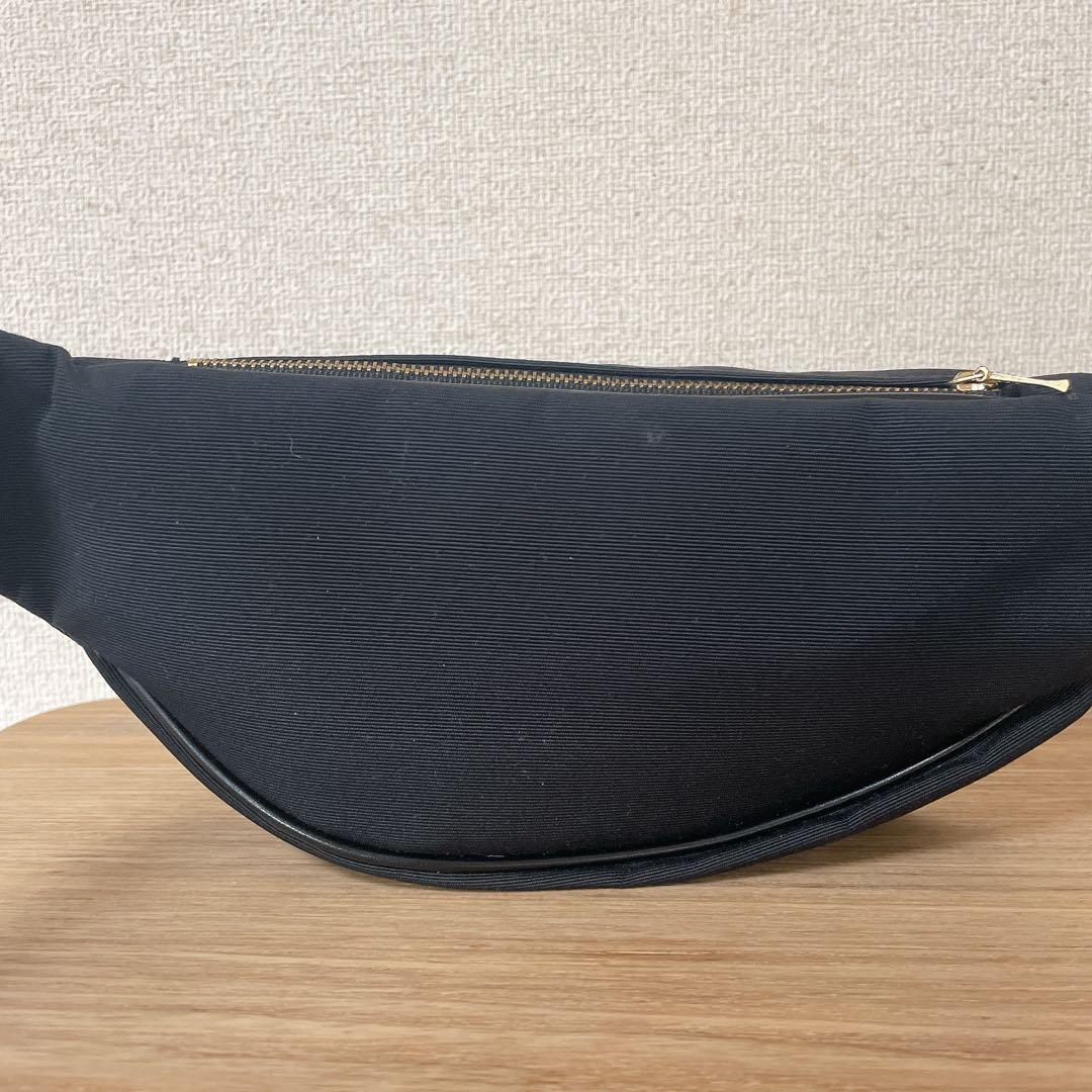 美品　希少　MOSCHINO モスキーノ　ボディバッグ 黒　ゴールド　ビッグロゴ