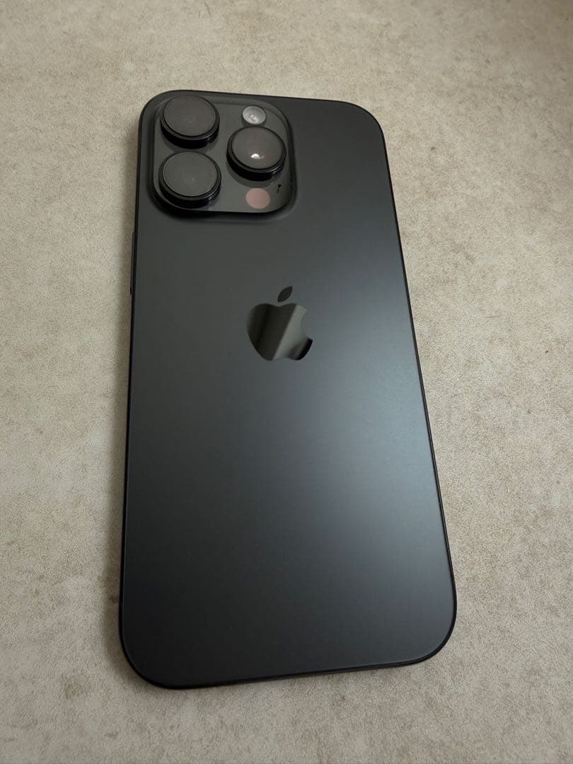 美品 iPhone 16 Pro 256GB ブラックチタニウム