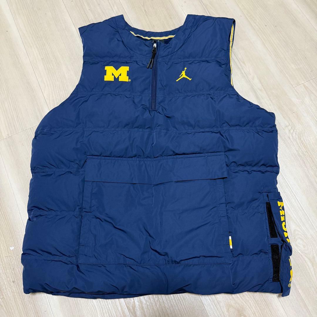 【美品】Nike NCAA ミシガン大学 ジョーダンハーフジップベスト