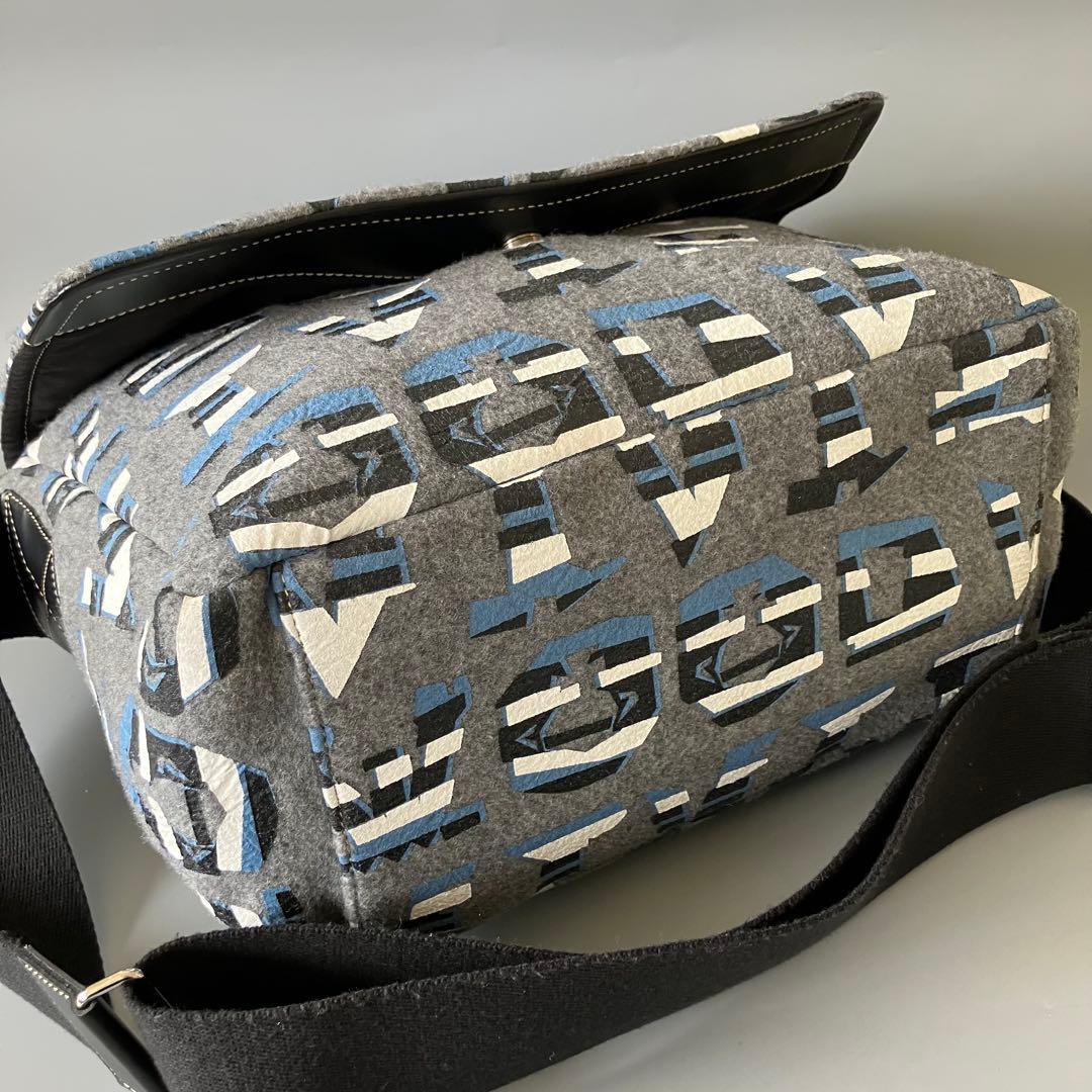 ヴィヴィアンウエストウッド フェルト メッセンジャーバッグ/ショルダー