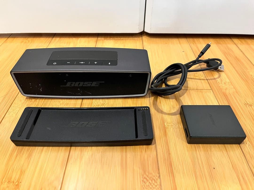 BOSE ワイヤレススピーカー 本体と付属品