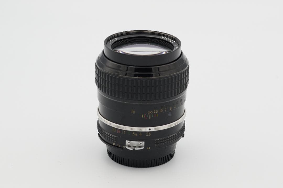 Nikon Ai Nikkor 105mm F2.5 単焦点レンズ