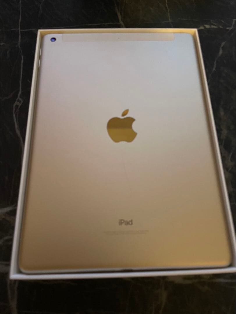 【iPad 第5世代】32GB ゴールド　セルラーモデルSoftBank※箱付き