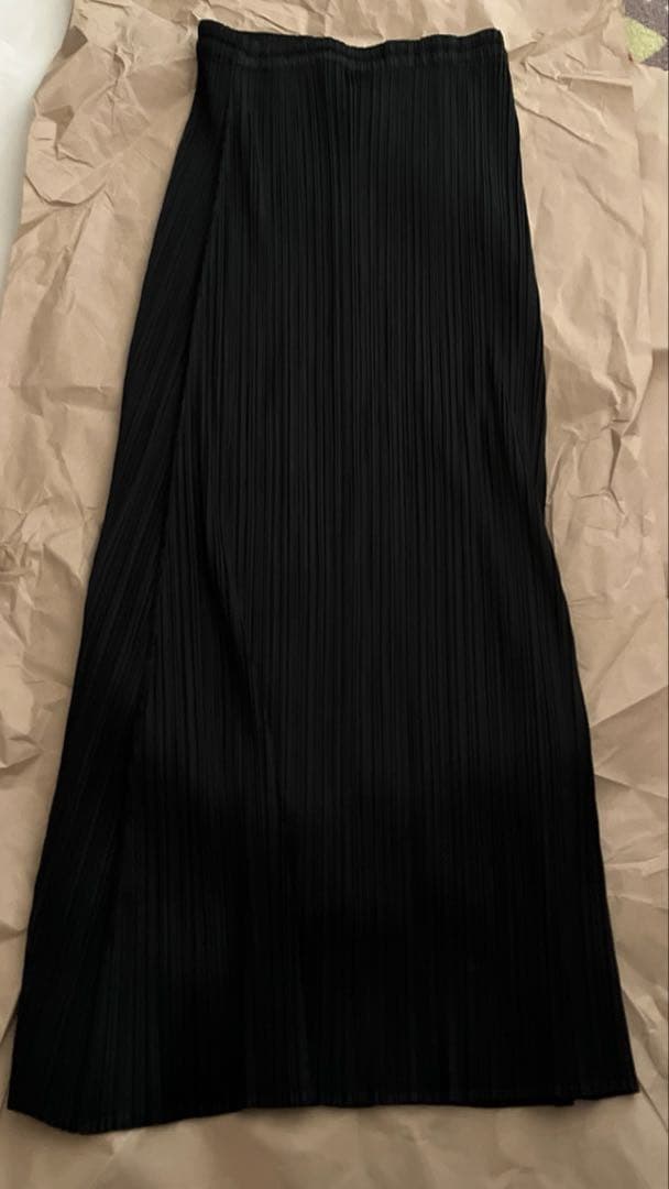 ミヤケイッセイ　黒　ロングスカート