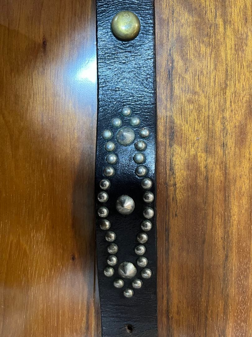 リーバイス(LEVI'S)ブラックレザースタッズベルト　イタリア製