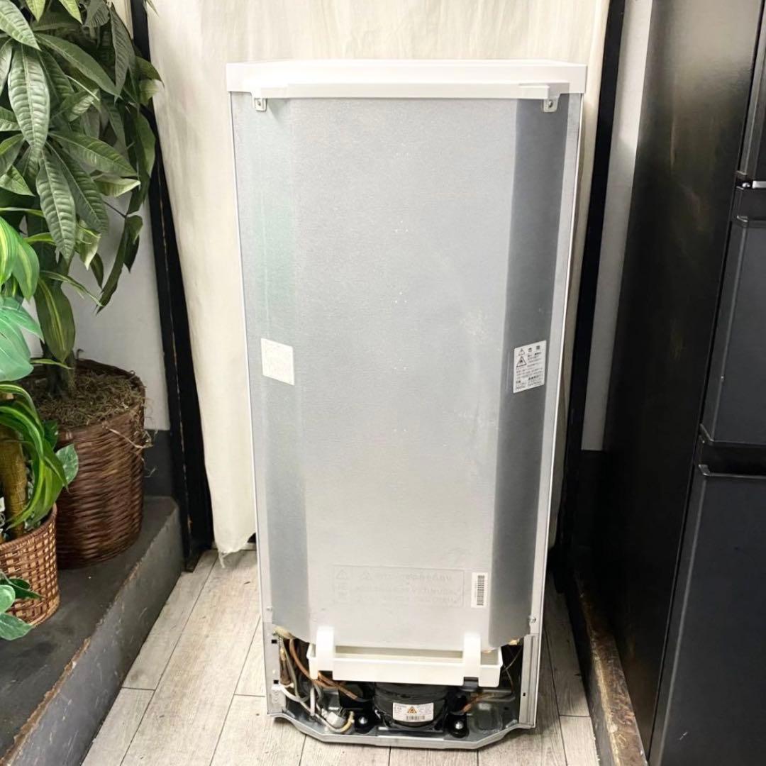 どっちも付け替えドアで人気！一人暮らしにおすすめ！冷凍冷蔵庫137L