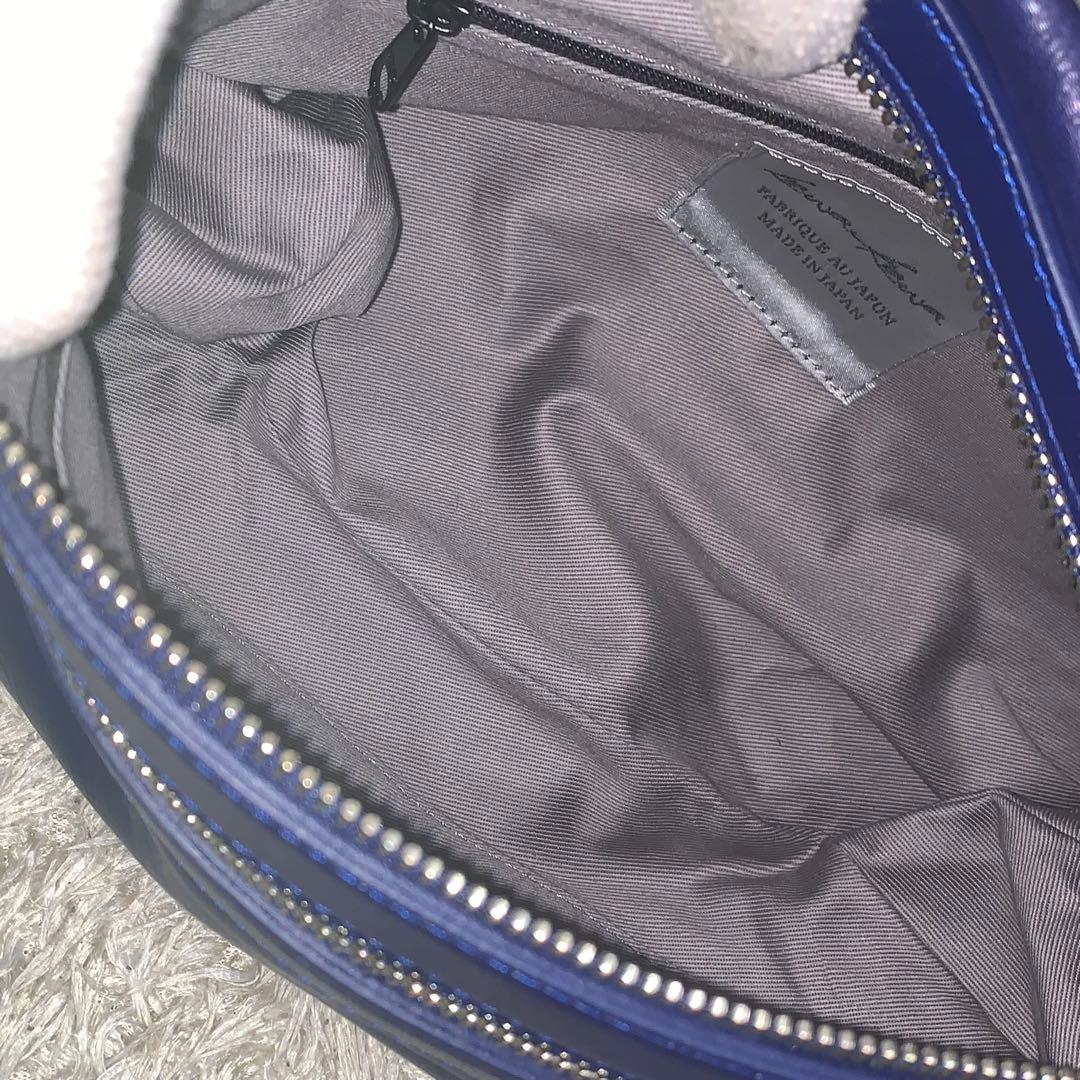 美品✨kawa-kawaカワカワ ハトメ ボディバッグ ショルダー レザー 紺色