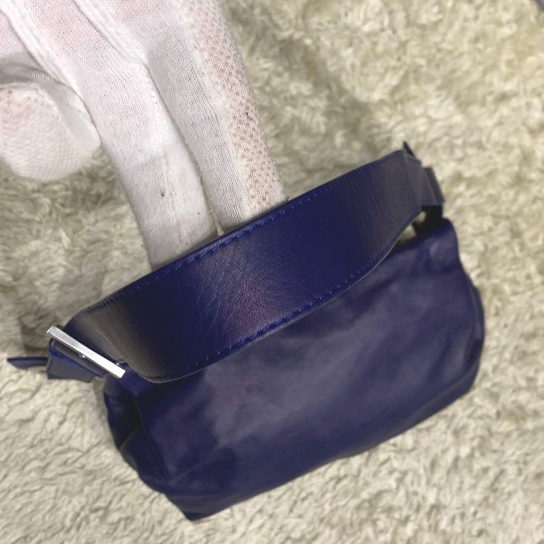 美品✨kawa-kawaカワカワ ハトメ ボディバッグ ショルダー レザー 紺色