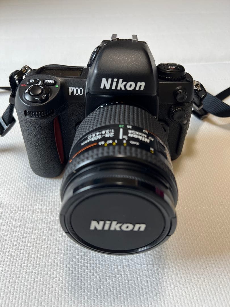 Nikon F100 一眼レフカメラ + Nikkor 28-105mm