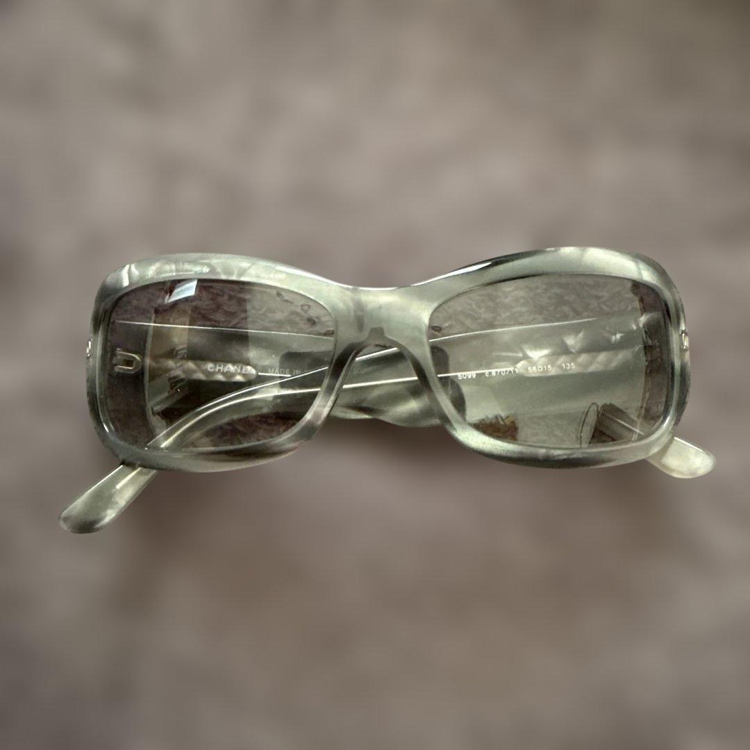 CHANEL サングラス スタッズ　グレー