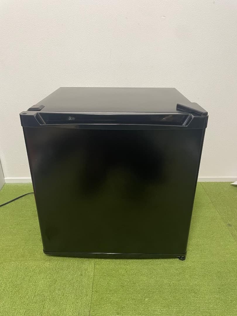 美品 冷蔵庫 2022年製 46Lブラック PRC-B051D-B