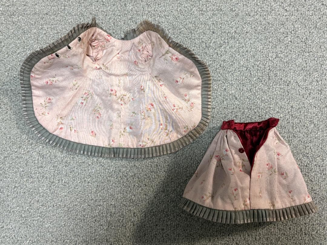 ✴︎ちょっと休憩中✴︎ビスクドール用♡ドレス(深紅)セット