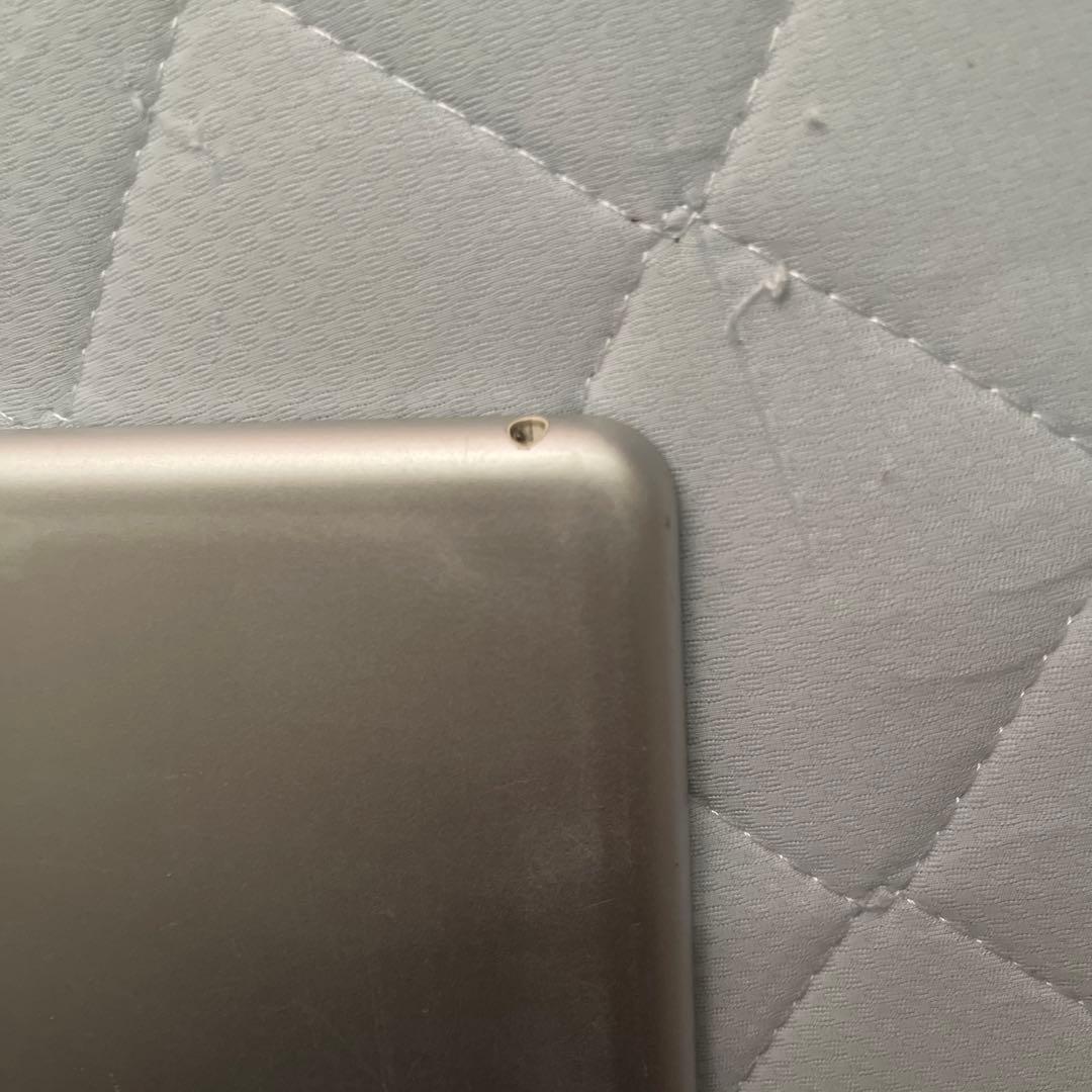 iPad 第5世代（32GB・ゴールド）動作良好！