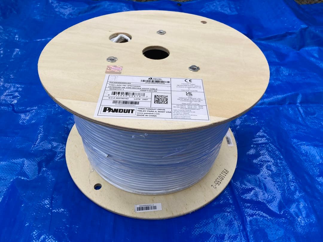 Panduit CAT6A UTPケーブル HDケーブル　白色１巻　300m