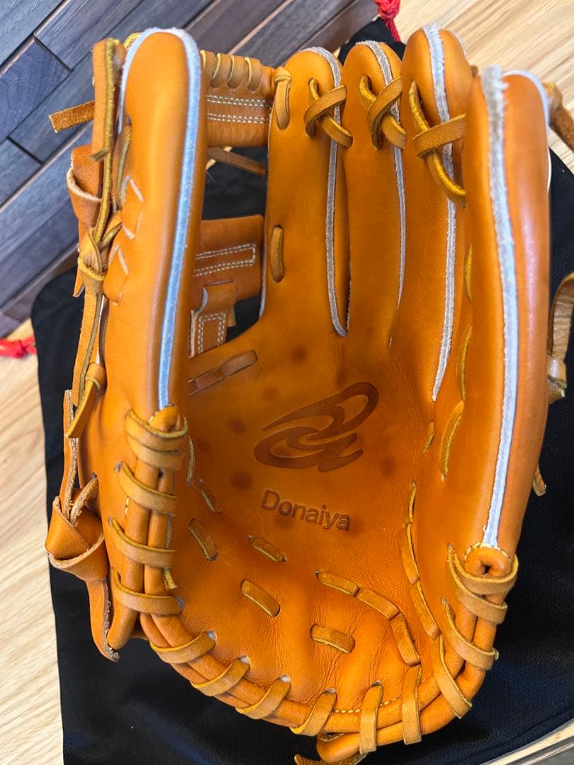 ドナイヤ　軟式グローブ
