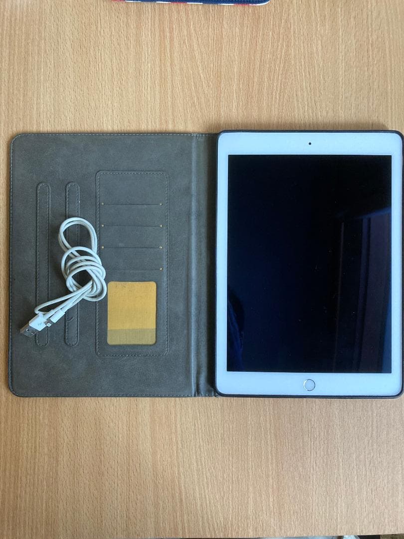 iPad Air2 Wifiモデル 128GB (完動品,ケース&ケーブル付き)