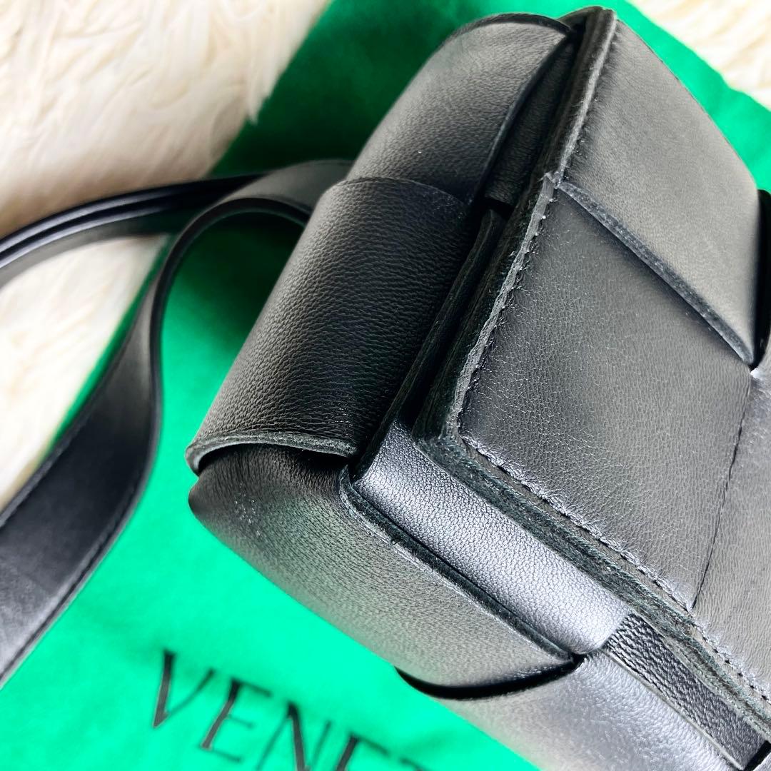 【美品】ボッテガヴェネタ＊ボディバッグ マキシイントレ カセット 現行IC搭載