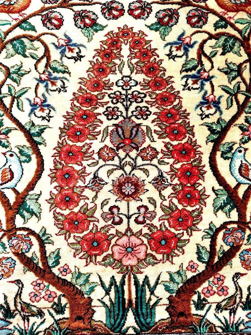 【生命の樹】手織りペルシア絨毯　イラン産シルクタペストリー　花鳥双樹