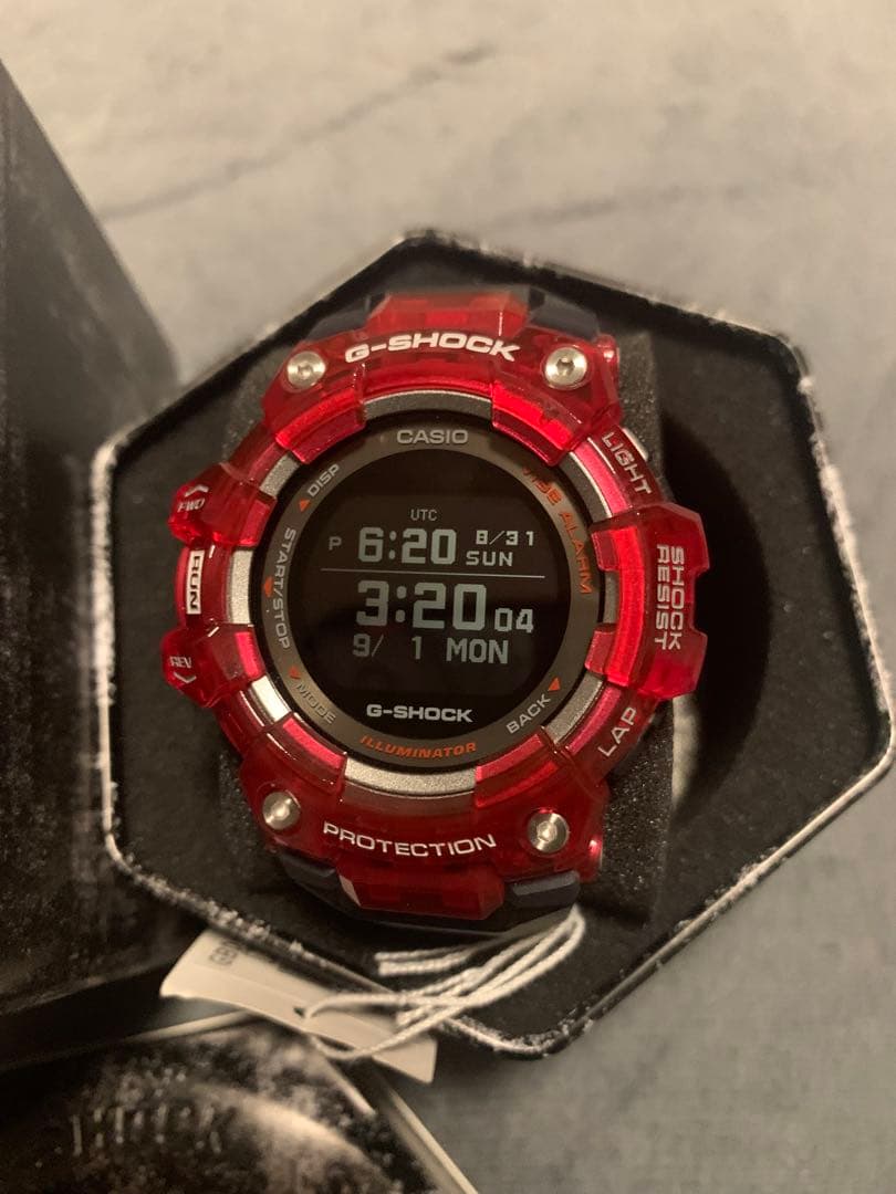 G-SHOCK GBD-100SM-4A1DR レッド