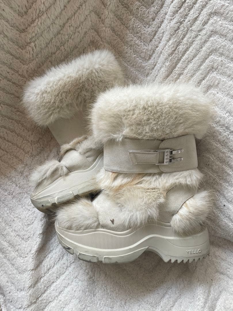 ポ*様 YELLO ホワイトファームートンブーツ S