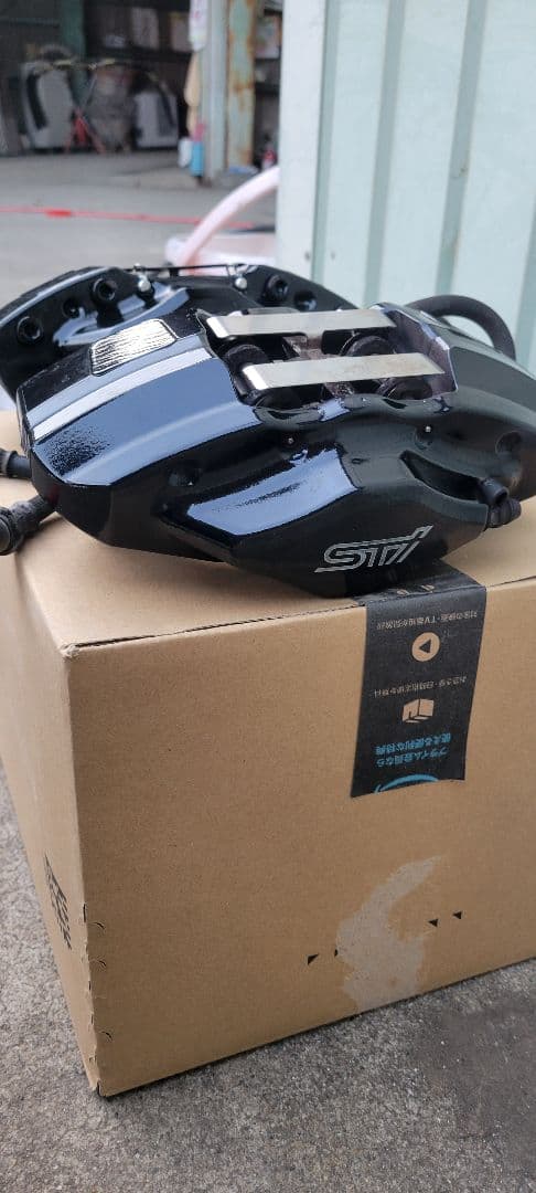 よしつね　STI ブレーキキャリパー ブレンボ黒2個セット